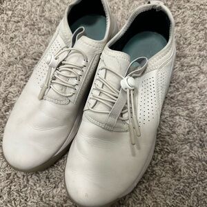 CLOVE white tennis shoes